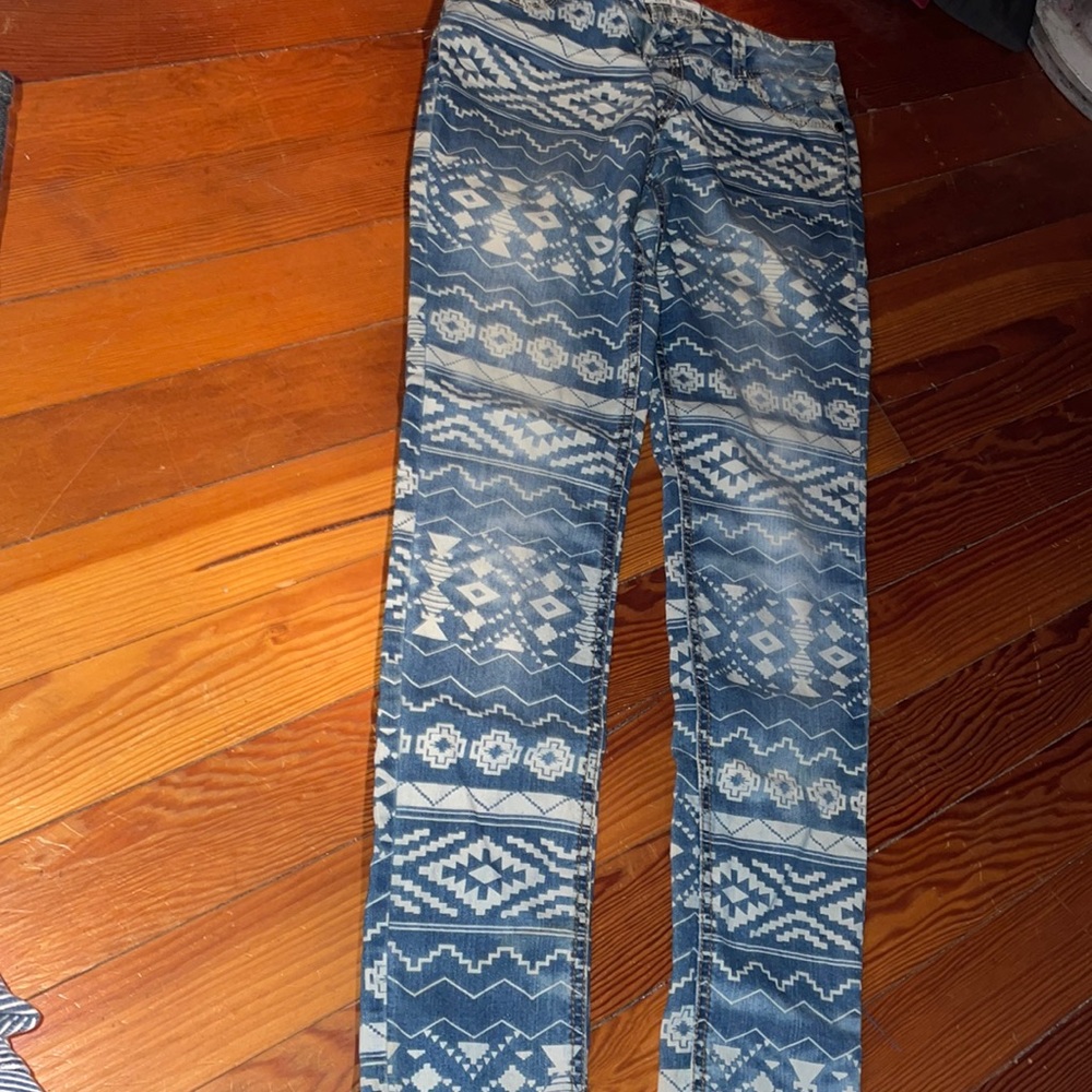 Juniors hot kiss printed jeans size 5